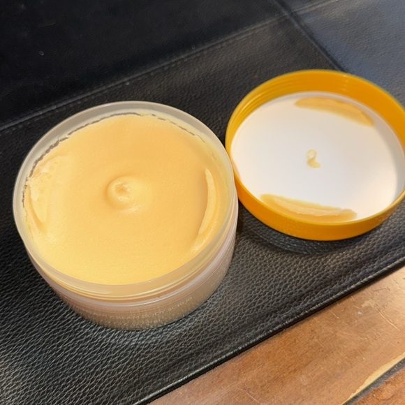 NWOT THE BODY SHOP HONEYMANIA Cream Body Scrub 200 ml 7.9 OZ (224) - Picture 3 of 3